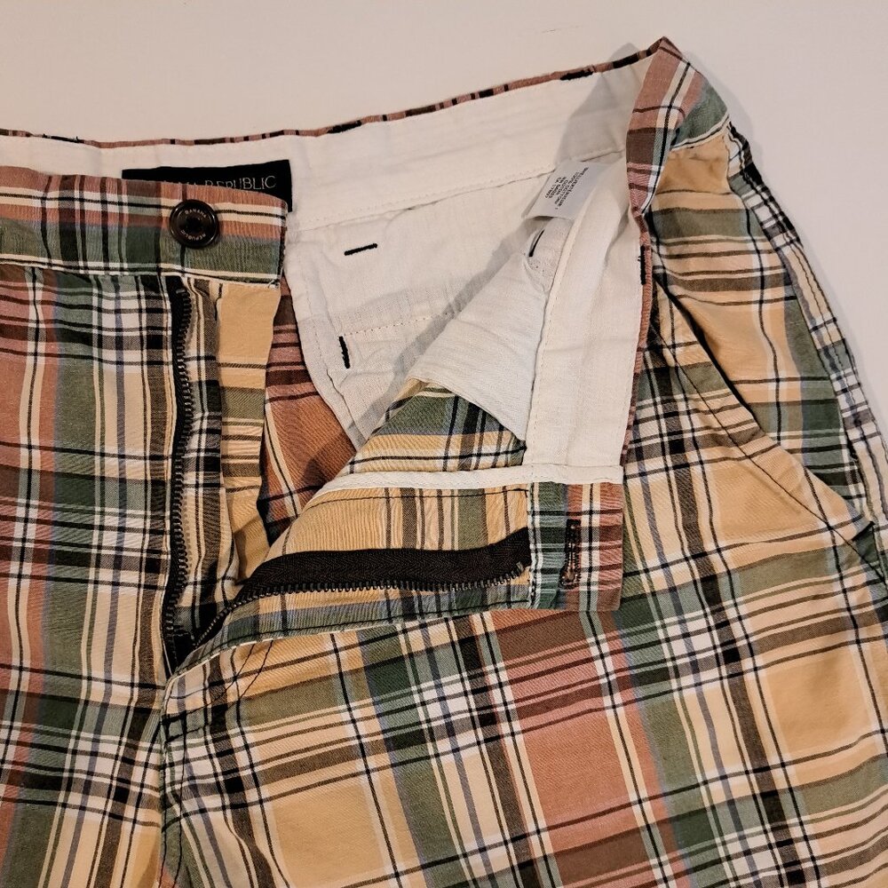 Banana Republic Men's 32x9.5 Flat Front 100% Cotton Plaid Shorts - Picture 4 of 14